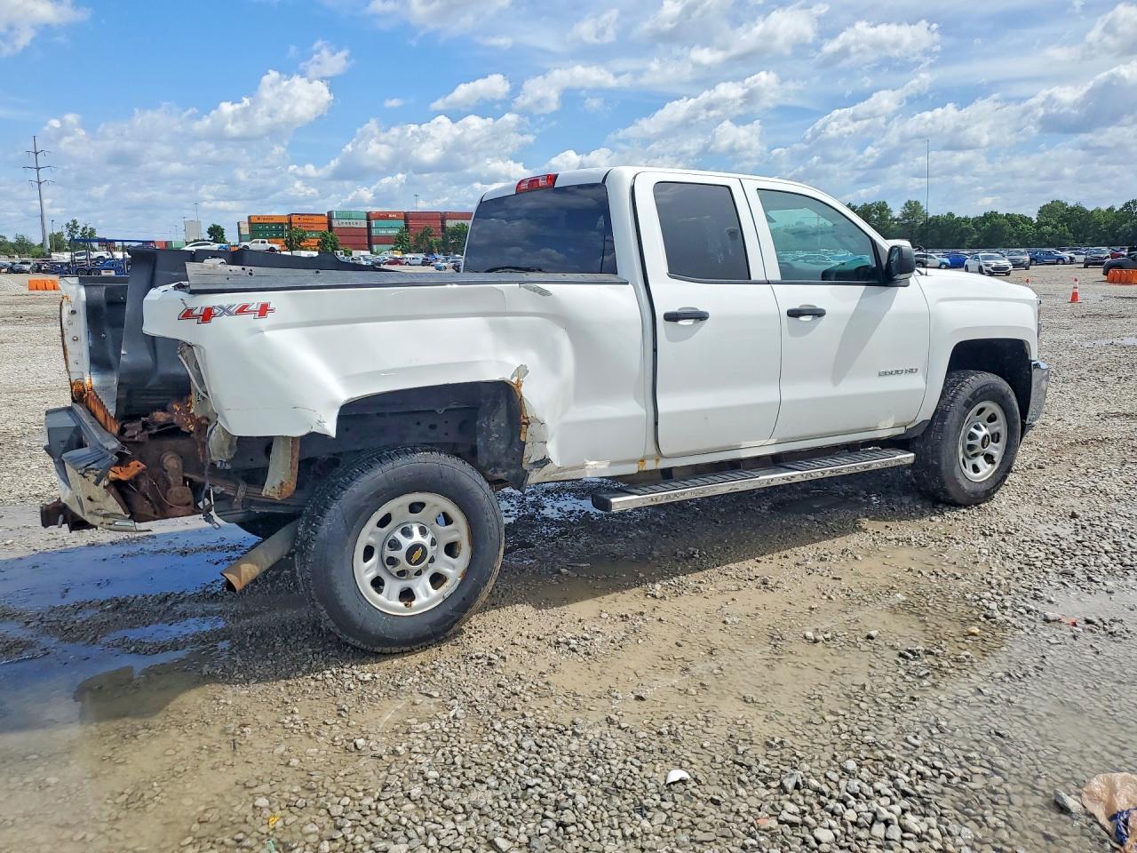 2015 Chevrolet Silverado K2500 Heavy Duty - Фото 3