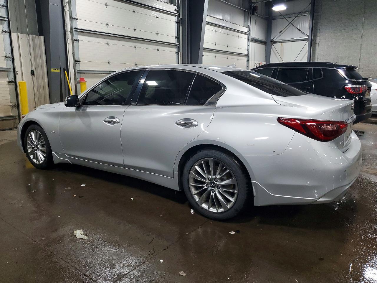2018 Infiniti Q50 3.0T Luxe - Фото 2