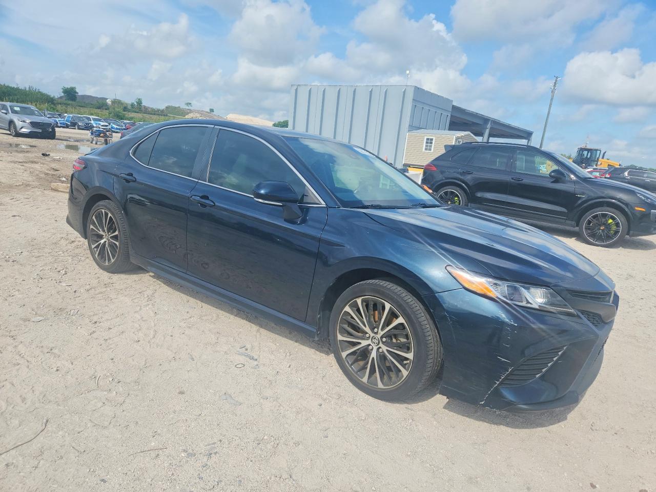 2019 Toyota Camry Se - Image 4