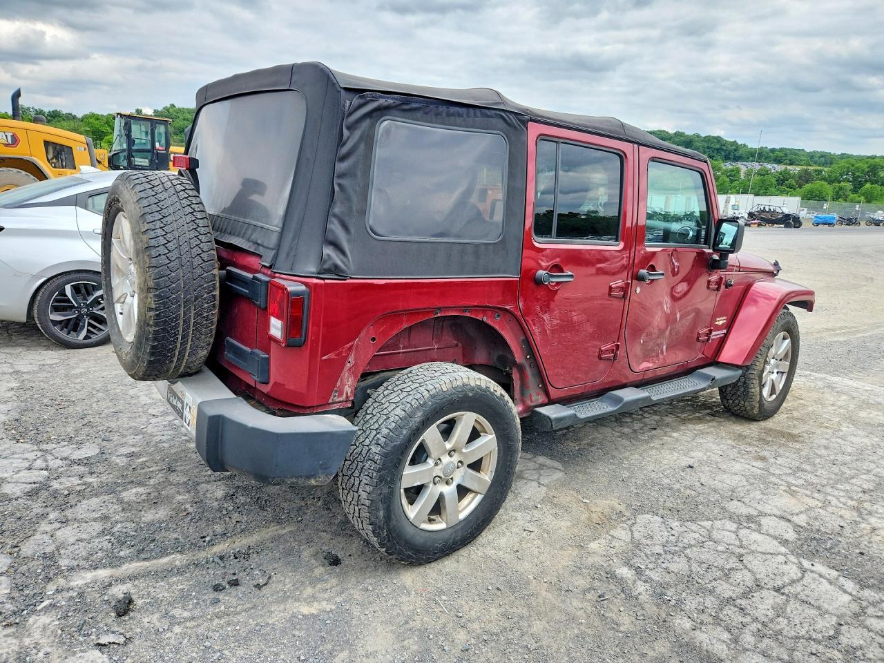 2013 Jeep Wrangler Unlimited Sahara - Image 3