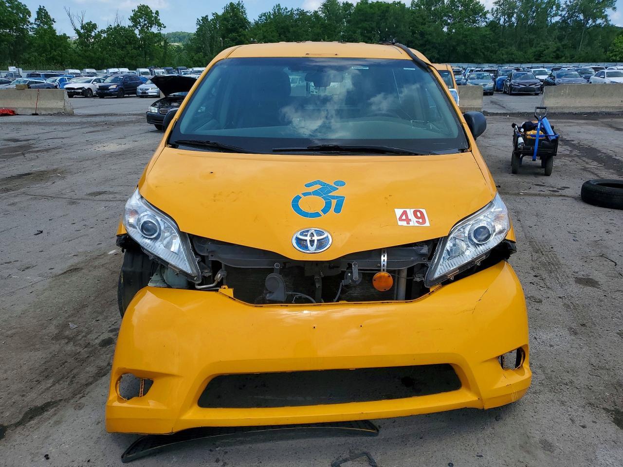 2017 Toyota Sienna L 7-Passenger - Image 5