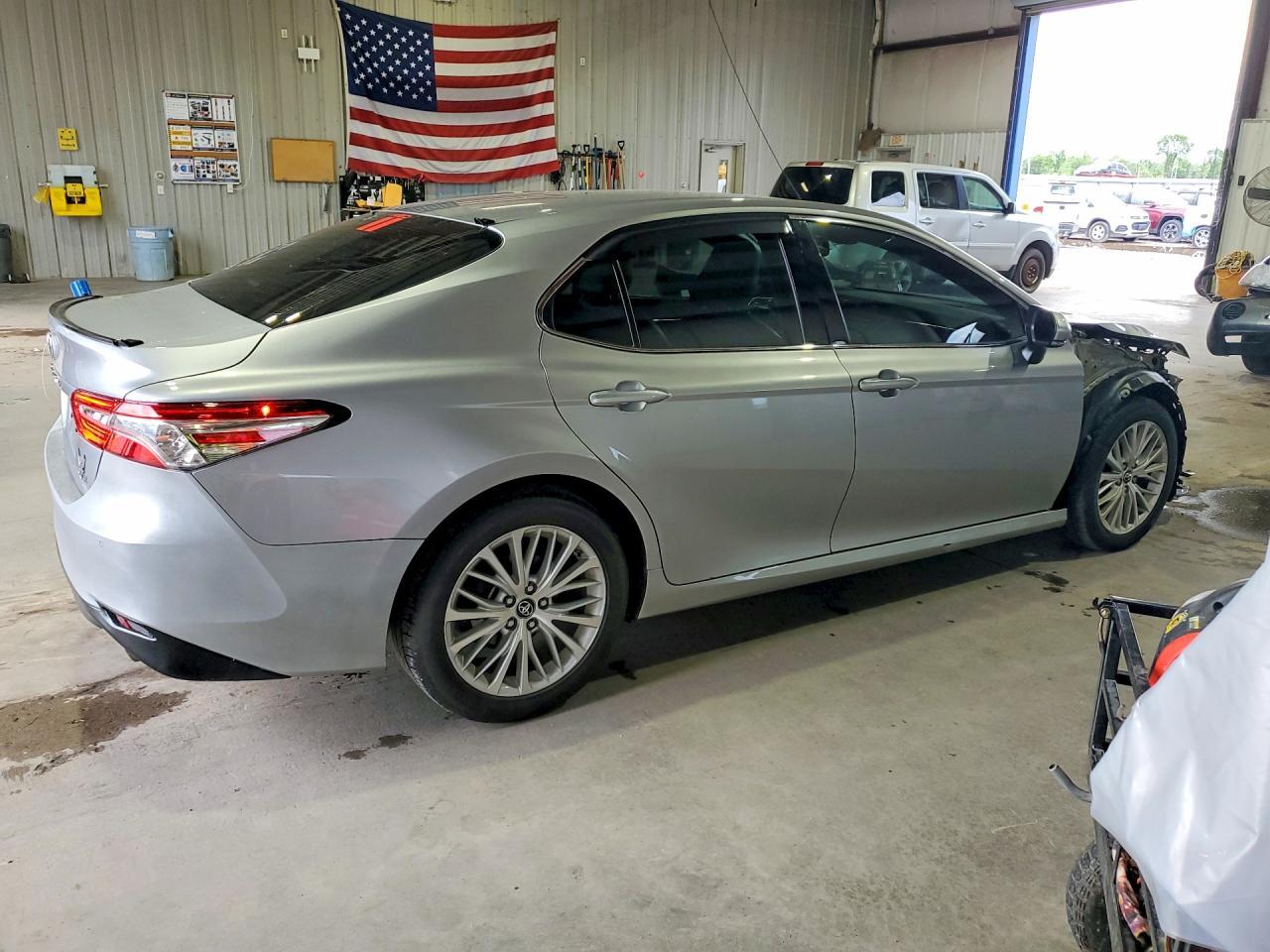2018 Toyota Camry Xle - Фото 3