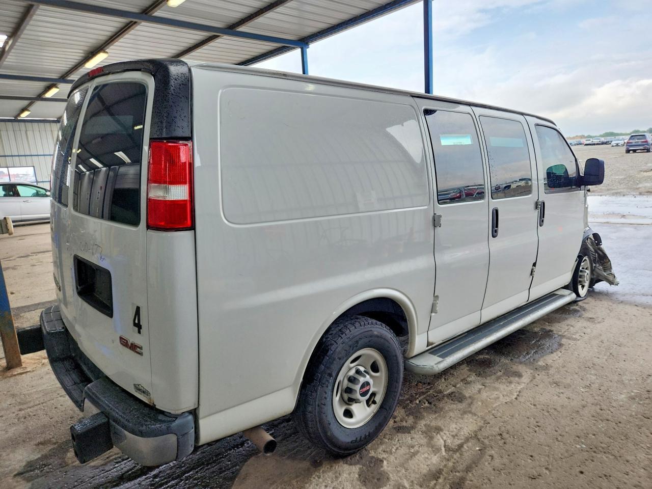 2020 GMC Savana G2500 - Фото 3