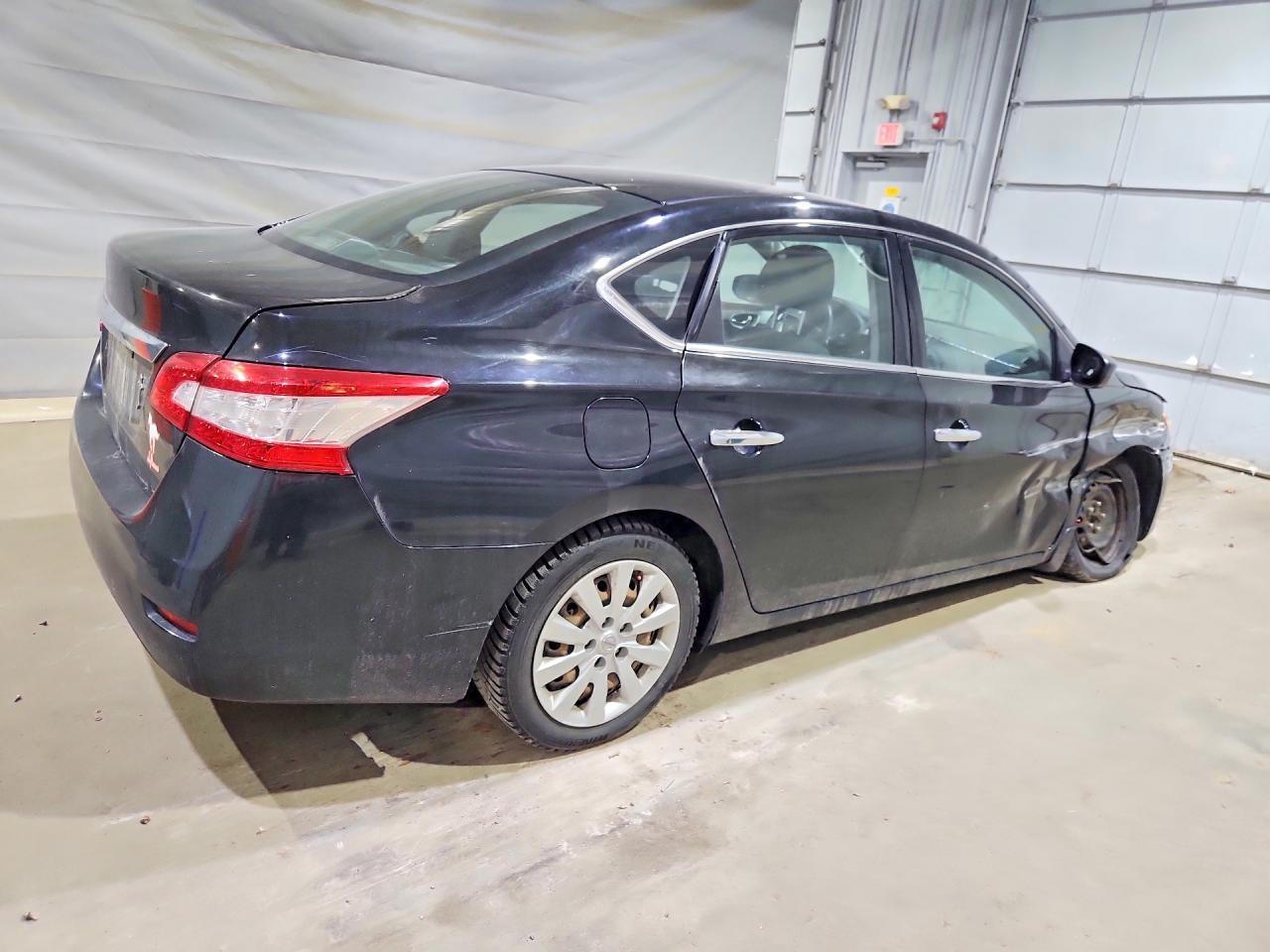 2015 Nissan Sentra S - Фото 3