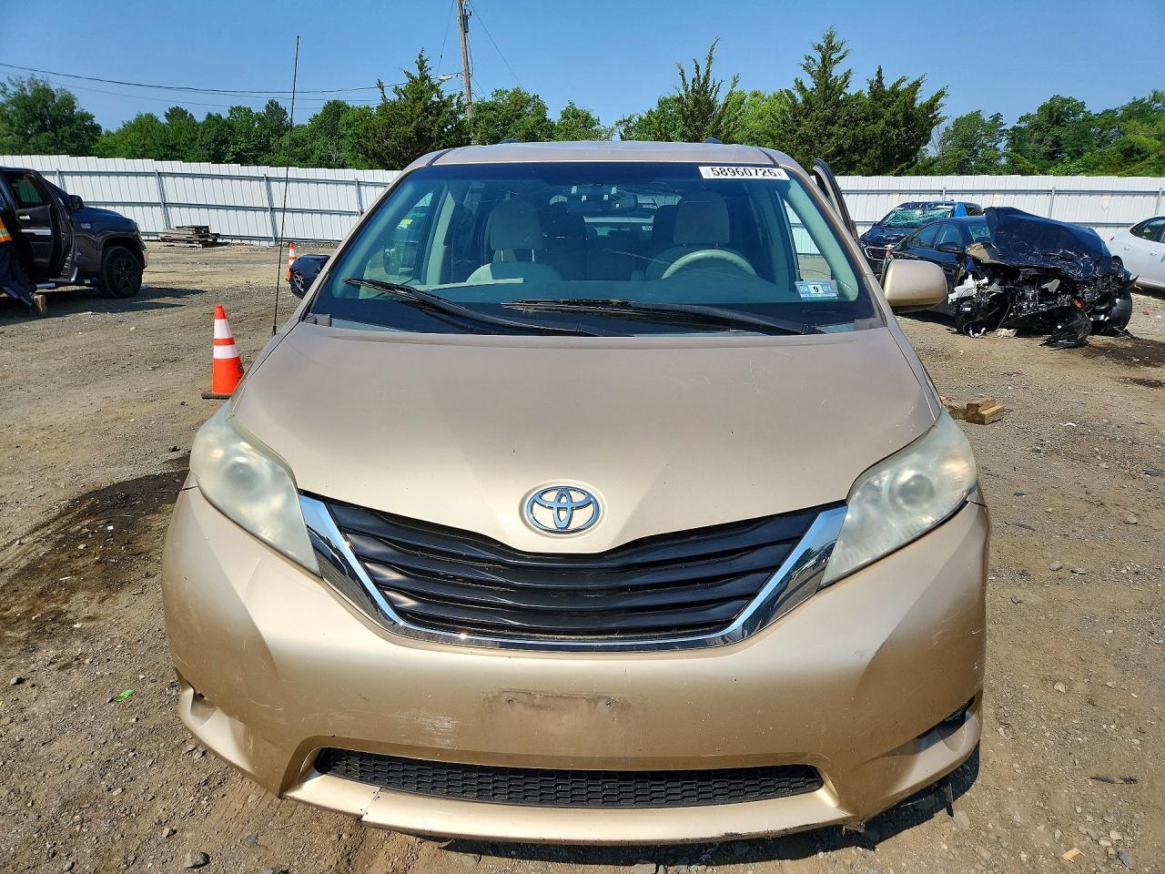 2012 Toyota Sienna Le - Image 5