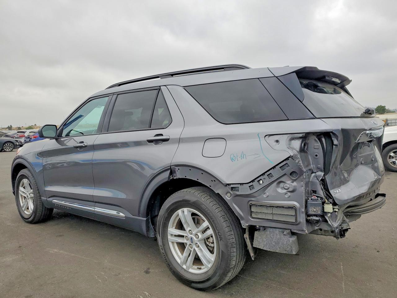2023 Ford Explorer Xlt - Фото 2