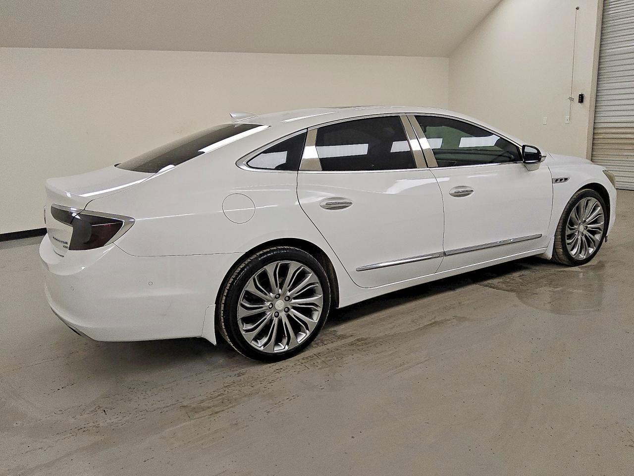 2017 Buick Lacrosse Premium - Image 3