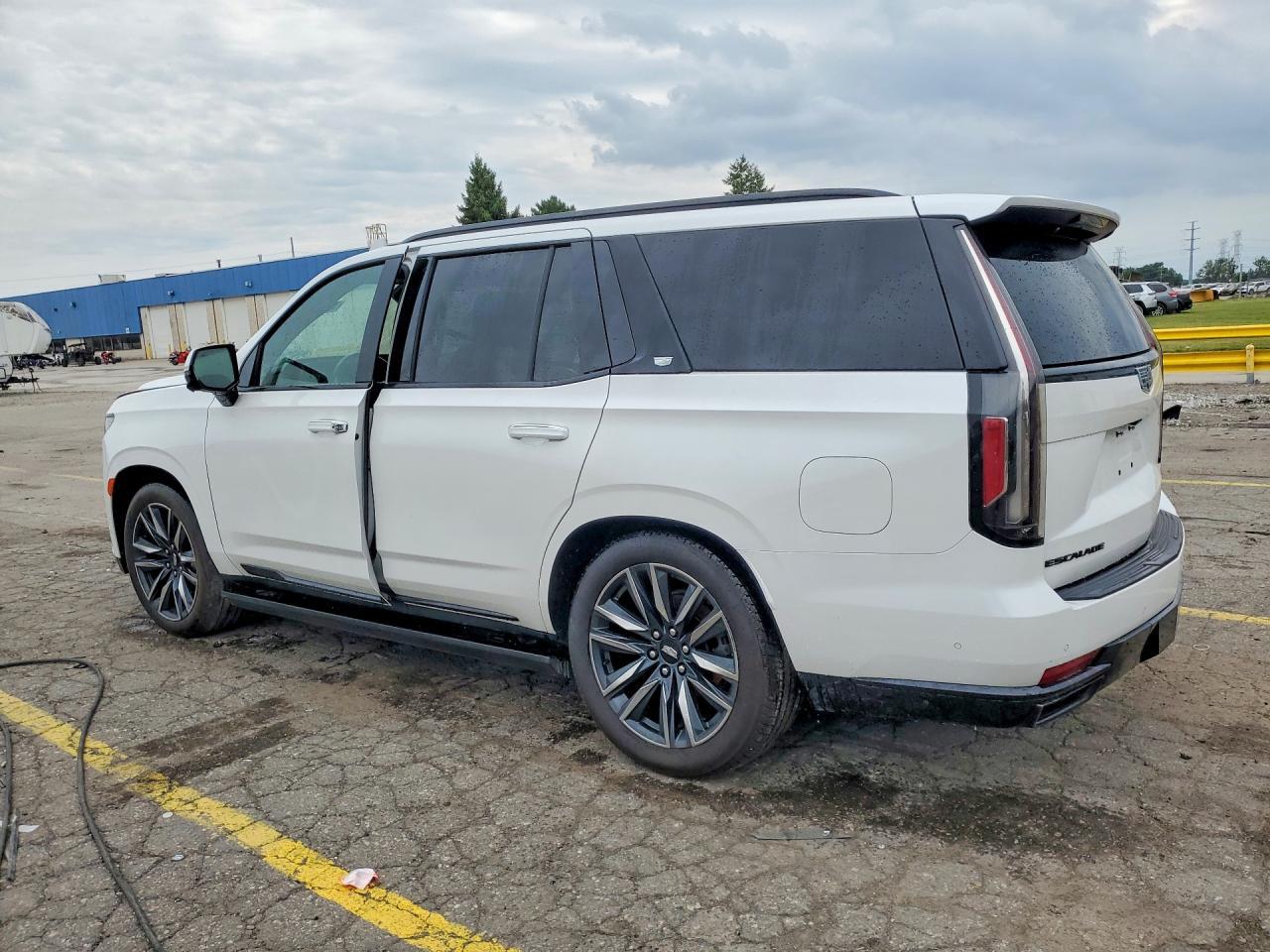 2021 Cadillac Escalade Sport - Фото 2
