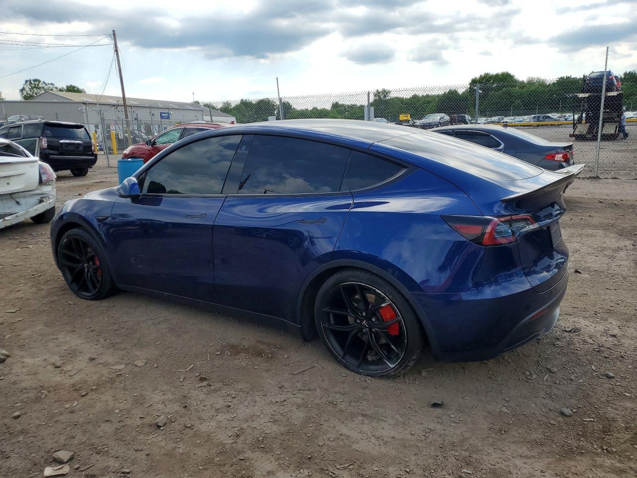 2023 Tesla Model Y - Фото 2