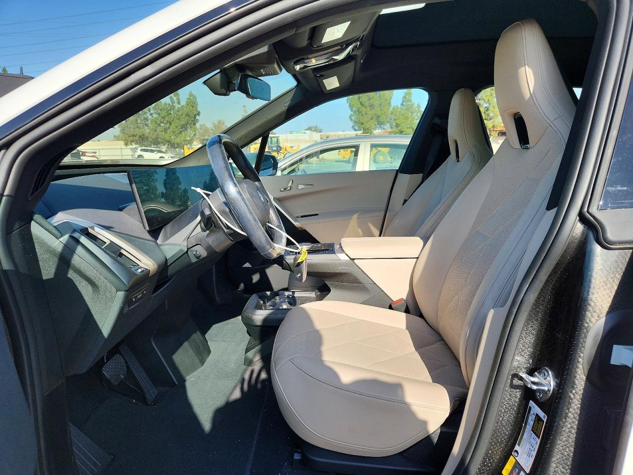 2025 BMW Ix xDrive50 - Фото 7