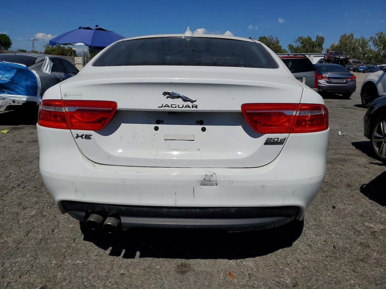 2017 Jaguar Xe Prestige - Фото 6
