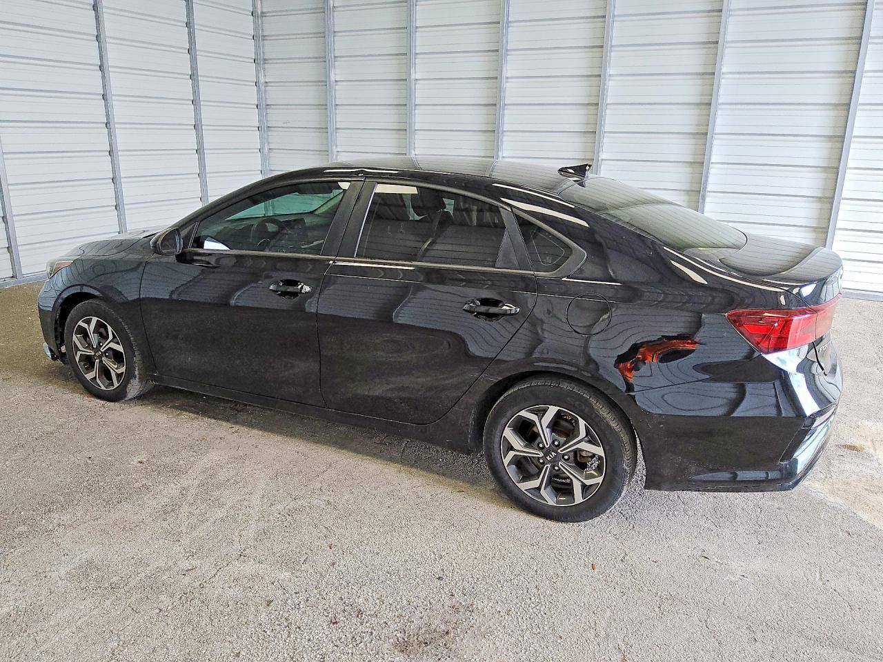 2020 Kia Forte Lxs - Image 2