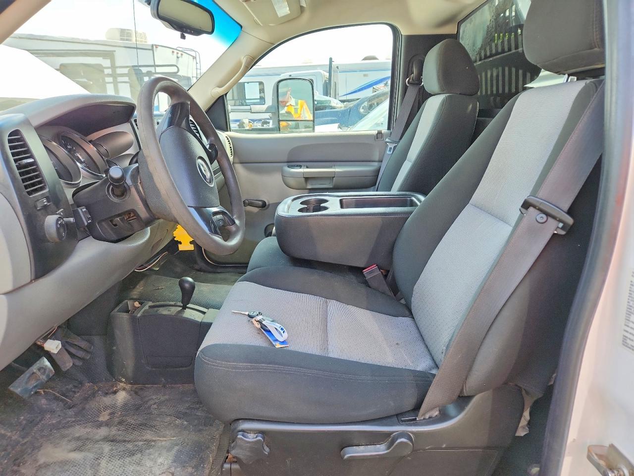 2008 GMC Sierra K3500 - Image 7