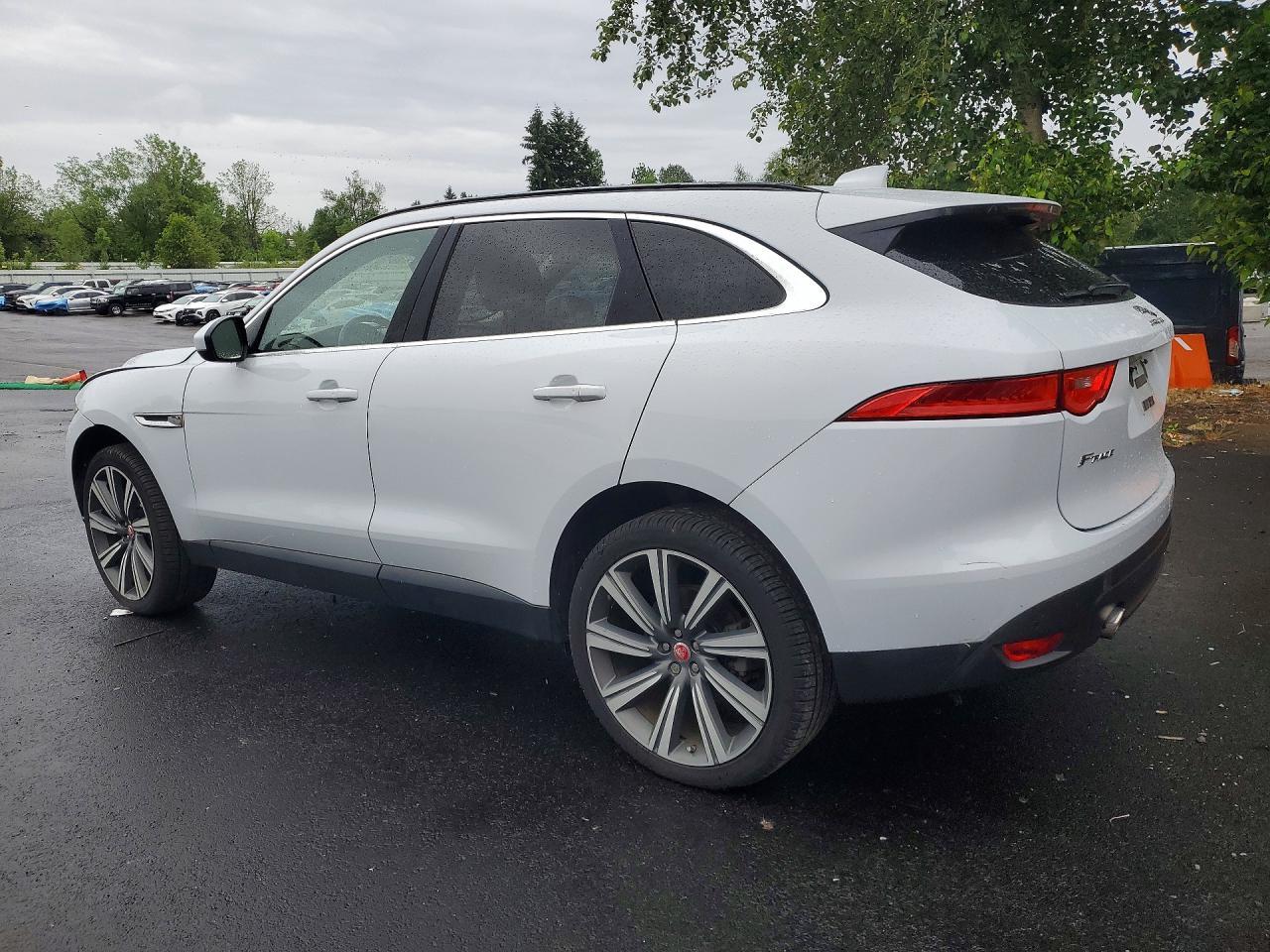 2017 Jaguar F-Pace Prestige - Image 2