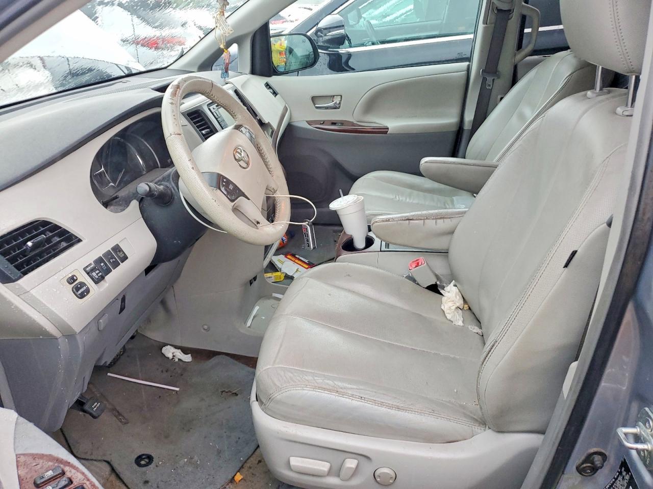 2013 Toyota Sienna Xle 8-Passenger - Фото 7