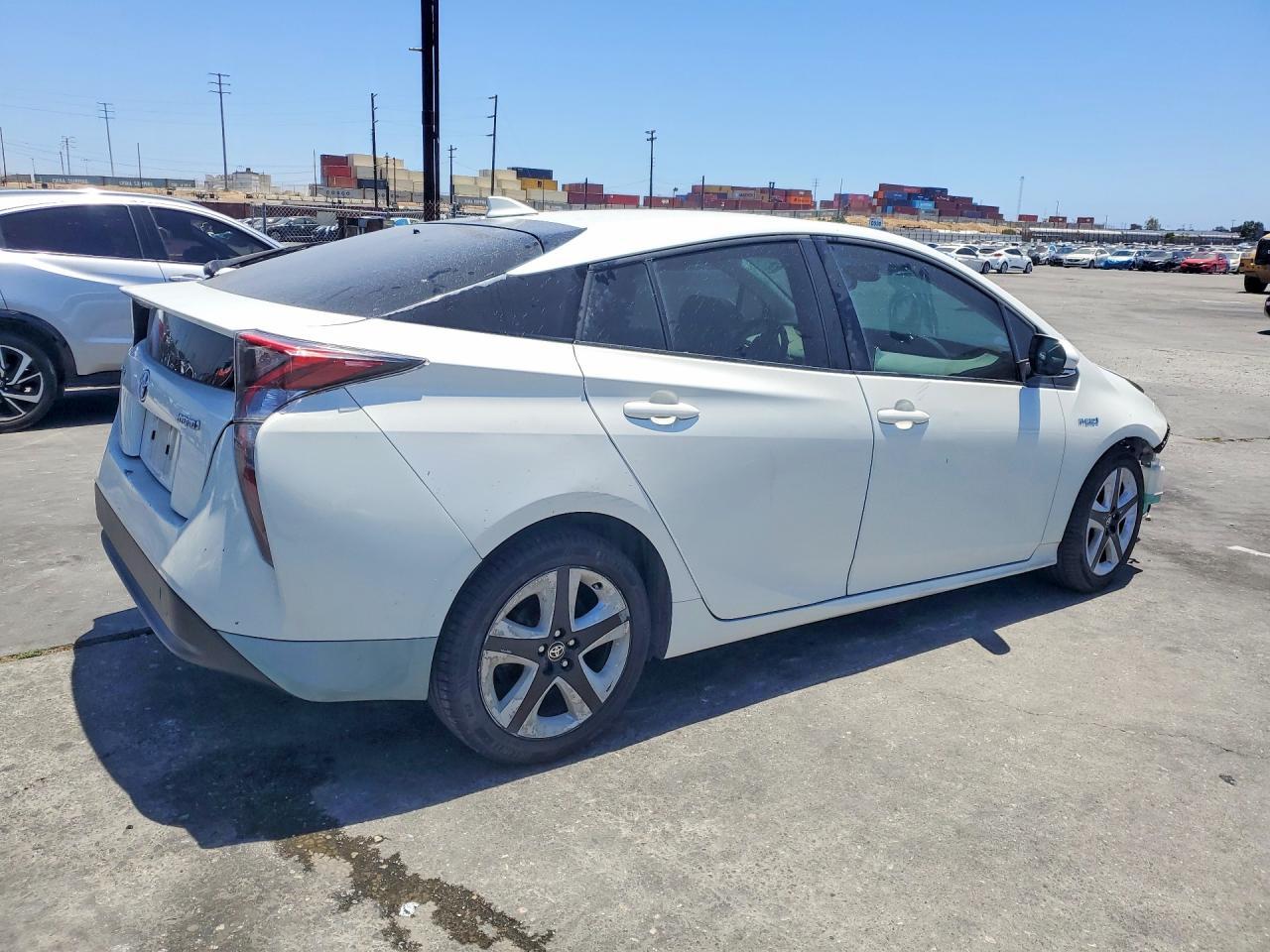 2016 Toyota Prius Four Touring - Image 3