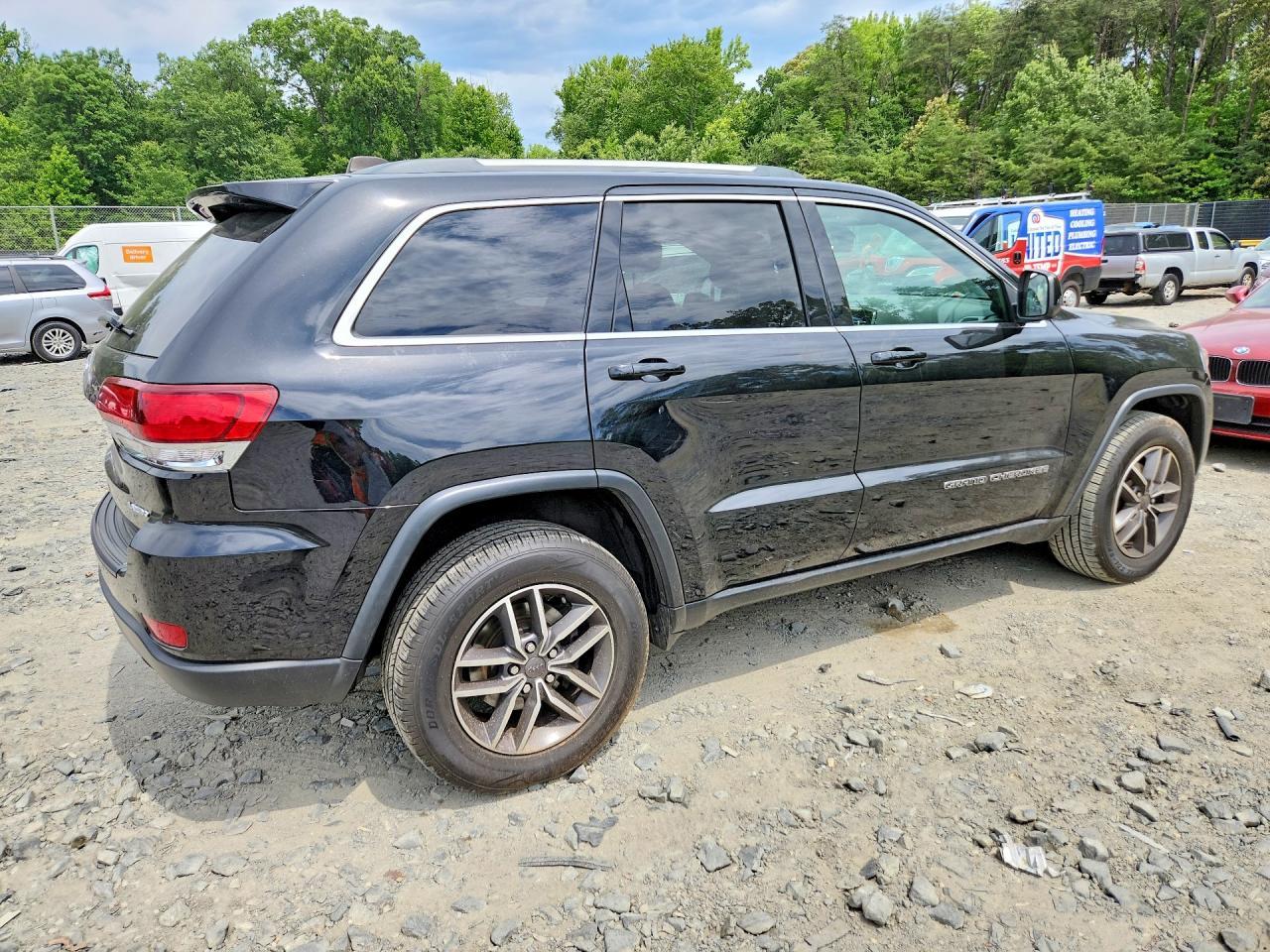 2020 Jeep Grand Cherokee Laredo - Image 3