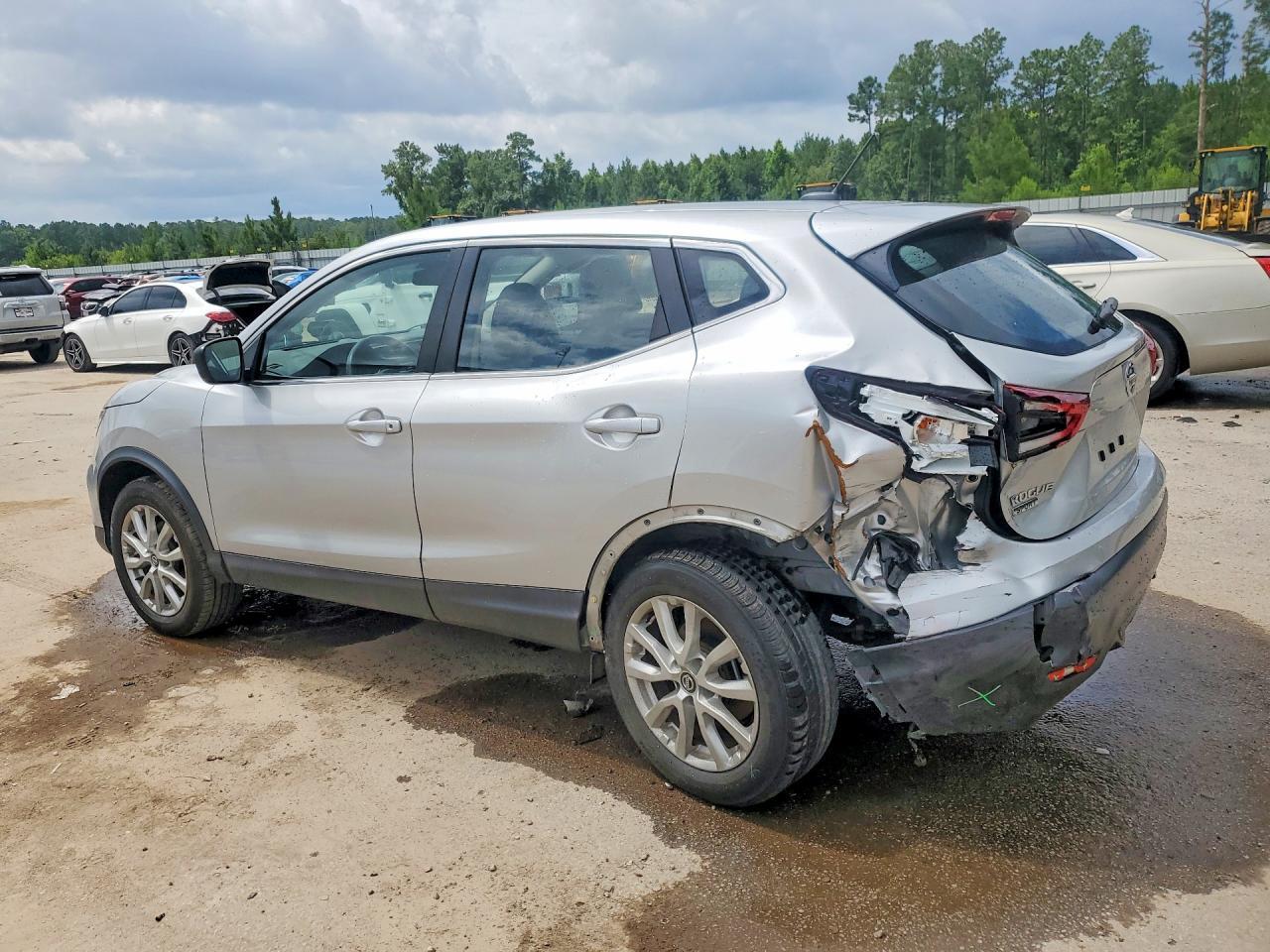 2021 Nissan Rogue Sport S - Фото 2