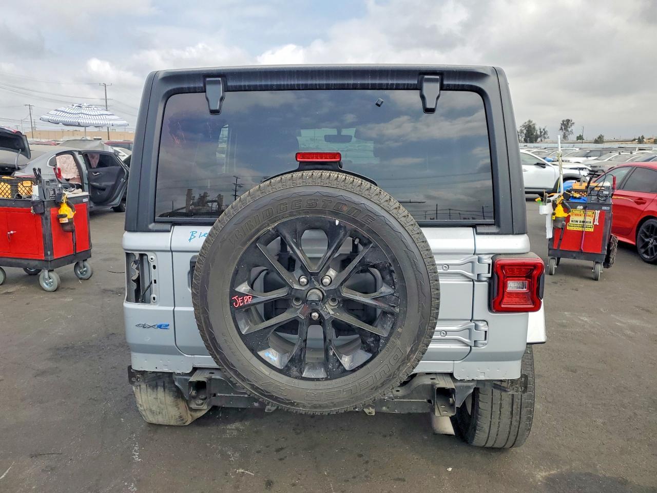 2023 Jeep Wrangler Sahara 4Xe - Фото 6