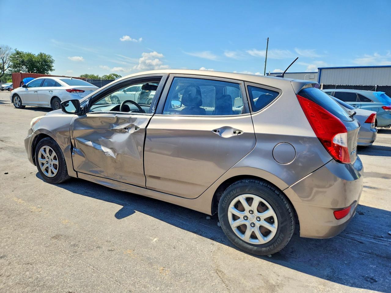 2014 Hyundai Accent Gs - Image 2