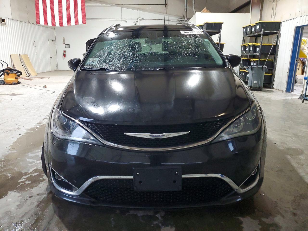 2017 Chrysler Pacifica Touring L - Фото 5