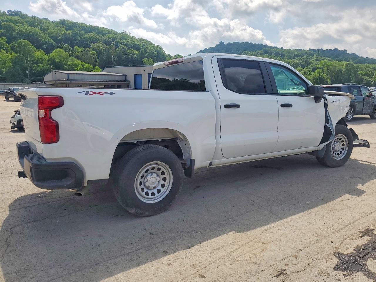 2025 Chevrolet Silverado K1500 - Фото 3