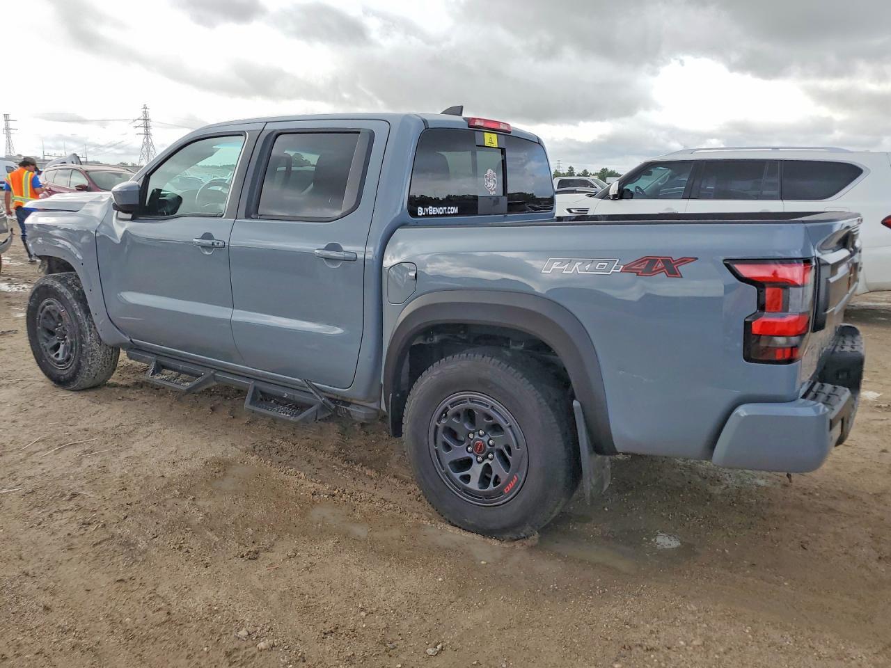 2025 Nissan Frontier Pro-4X - Image 2