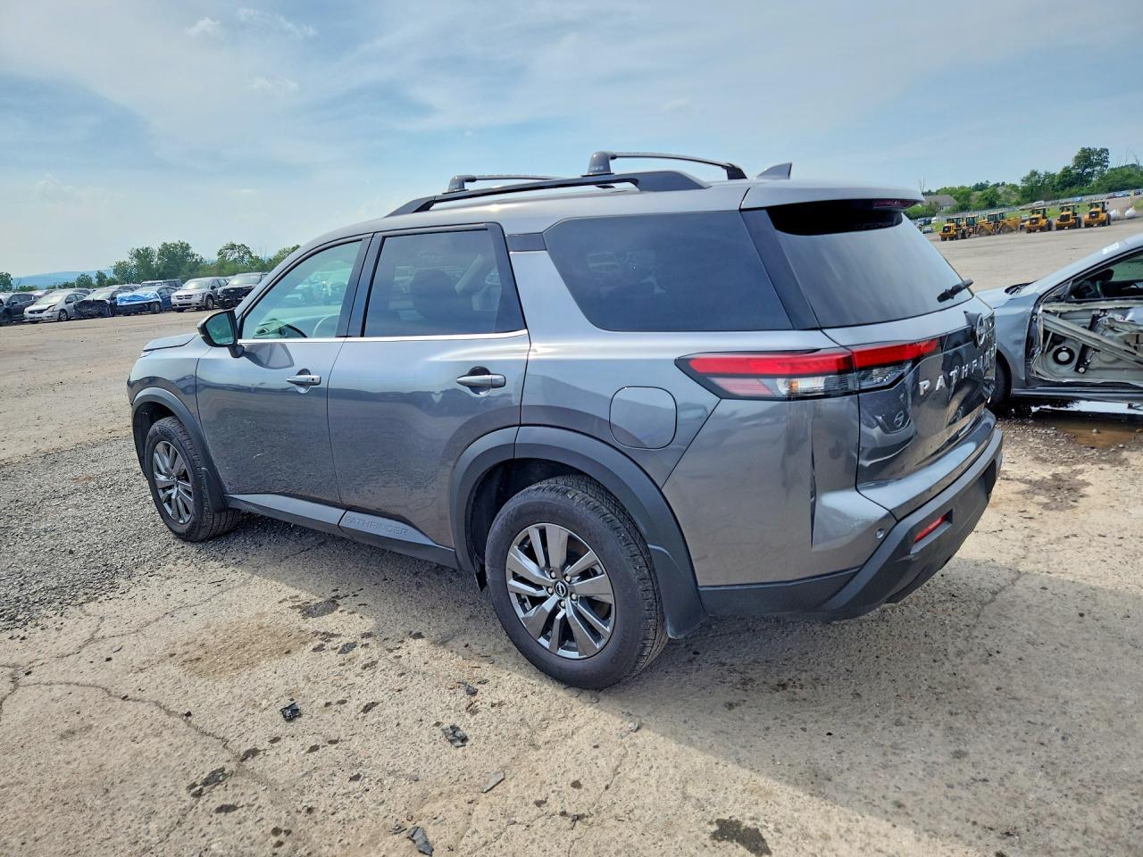 2025 Nissan Pathfinder Sv - Image 2