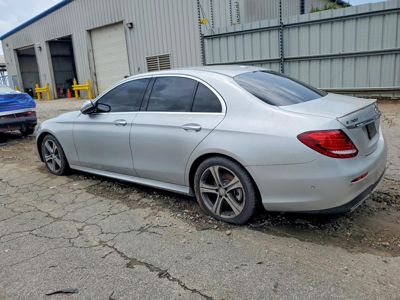 2017 Mercedes-Benz E 300 4Matic - Фото 2