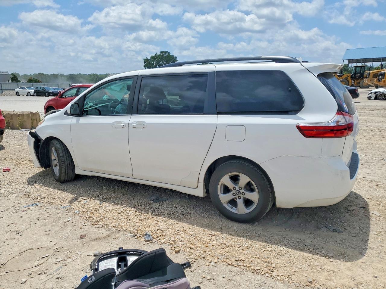 2019 Toyota Sienna Le - Фото 2