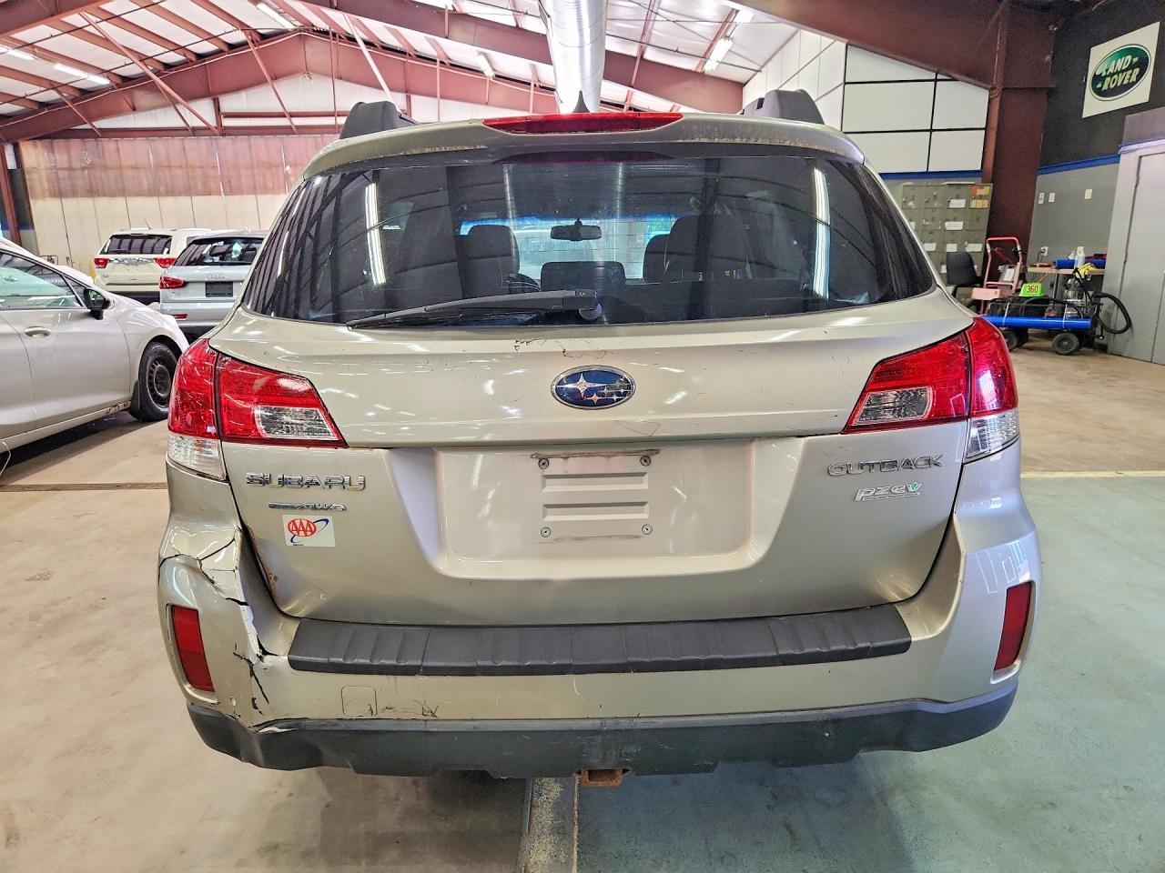 2014 Subaru Outback 2.5I Premium - Image 6