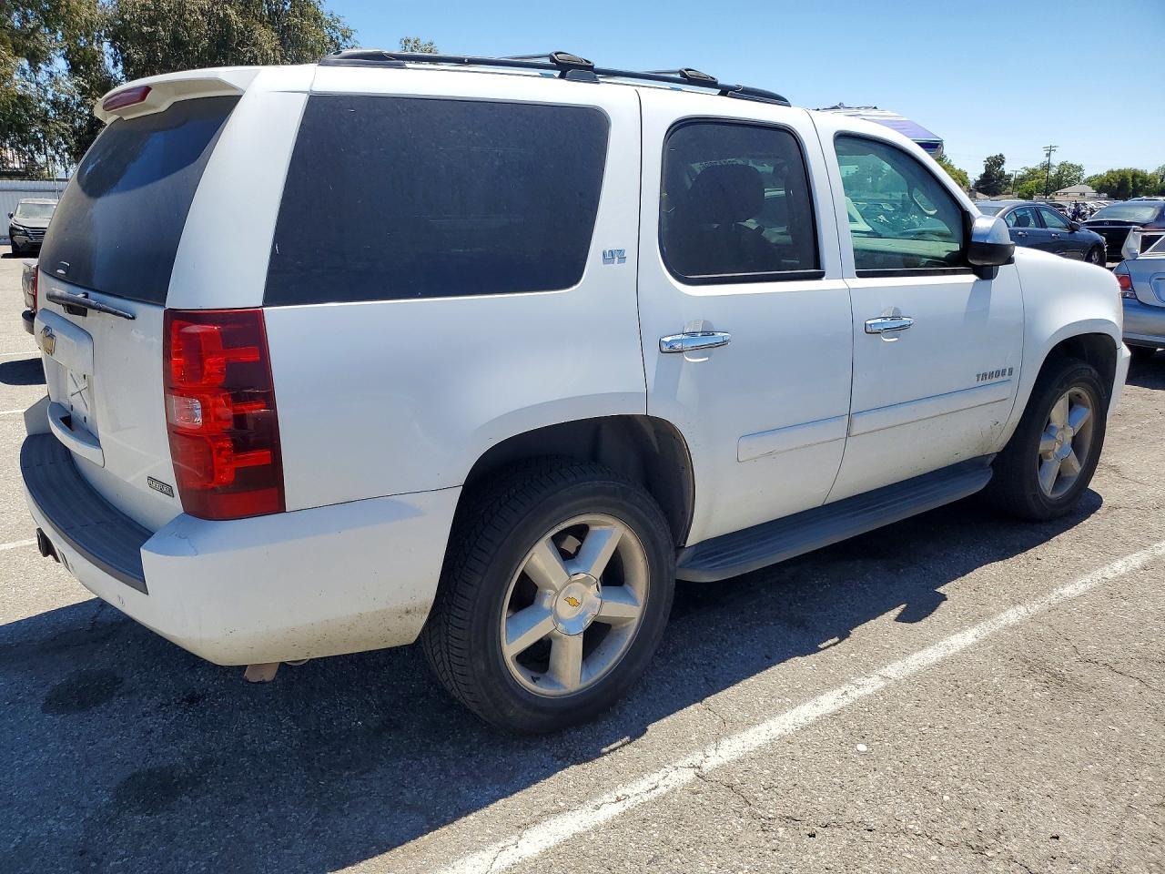 2007 Chevrolet Tahoe C1500 - Image 3