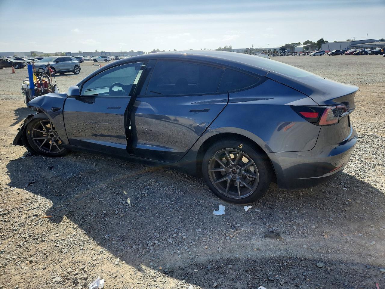 2023 Tesla Model 3 - Фото 2