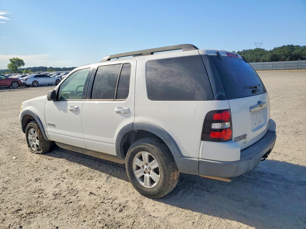 2007 Ford Explorer Xlt - Image 2