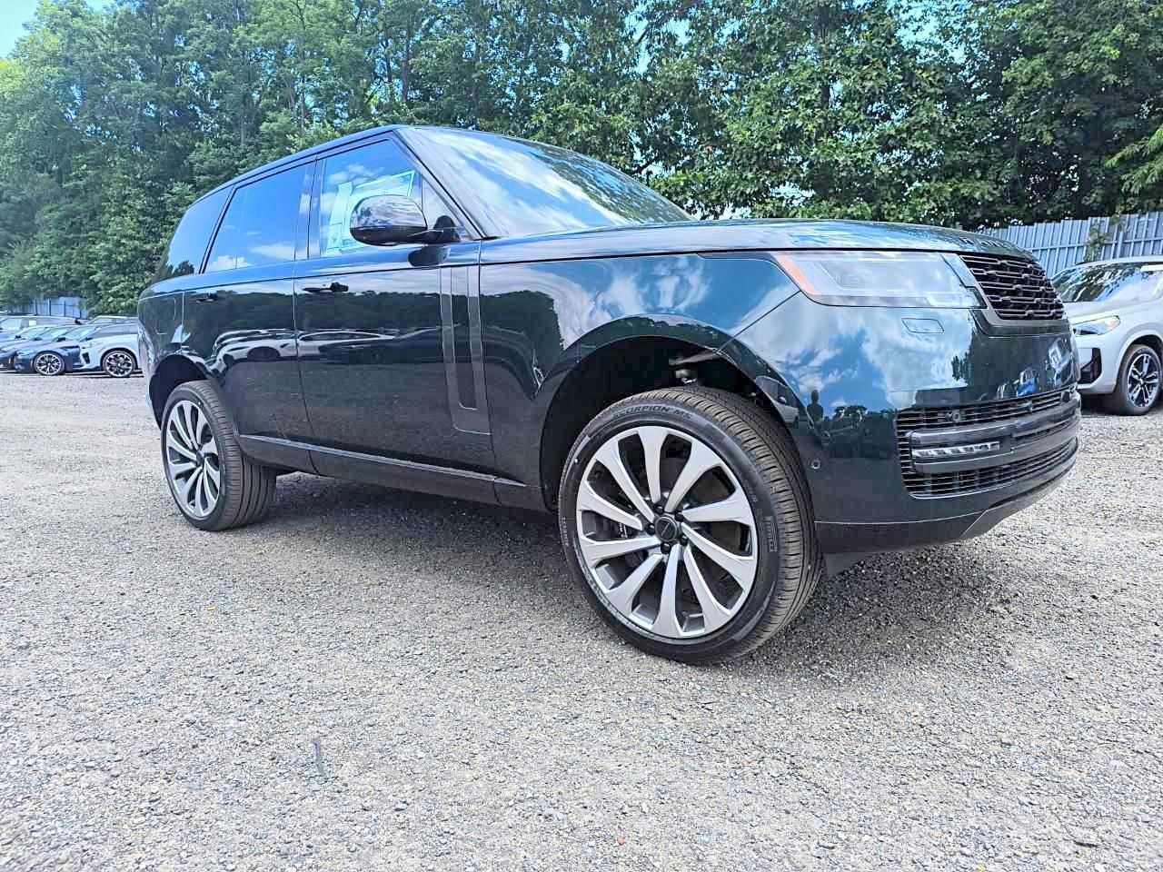 2026 Land Rover Range Rover Se - Image 3