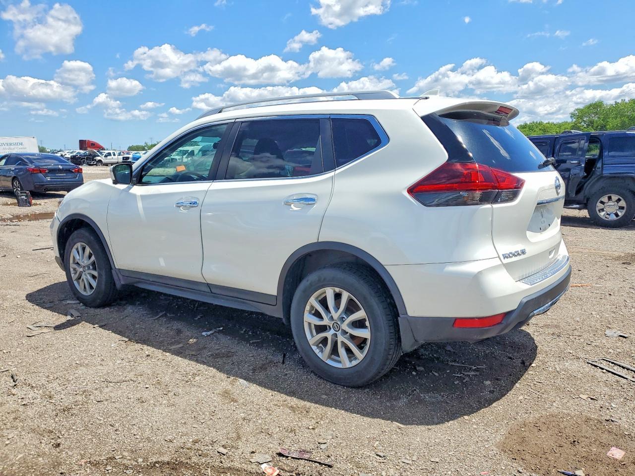 2018 Nissan Rogue Sv - Image 2