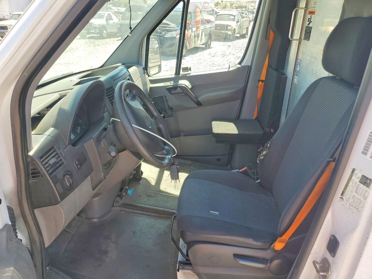 2015 Mercedes Benz Sprinter 2500 Delivery Van - Фото 7