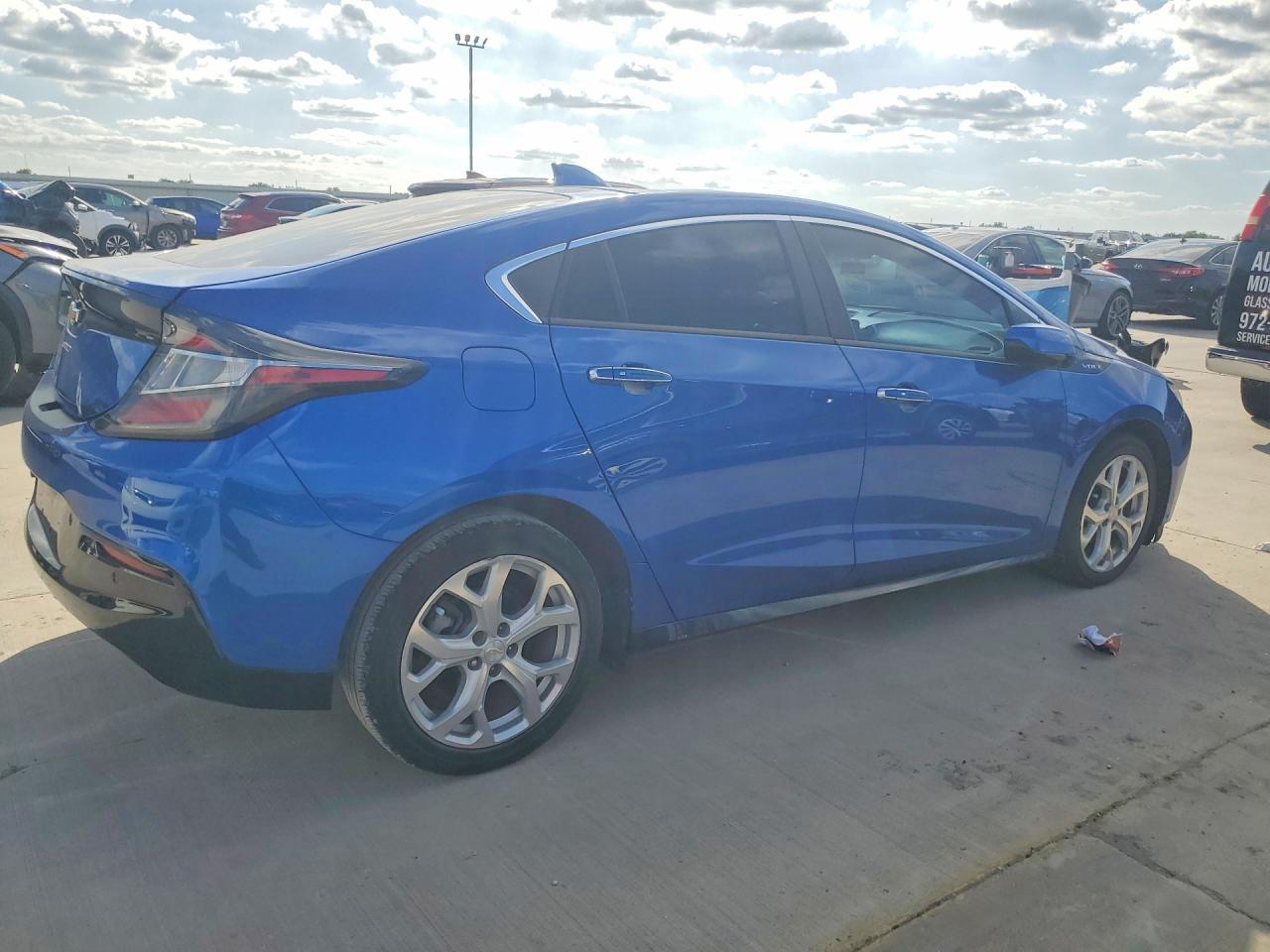 2017 Chevrolet Volt Premier - Image 3