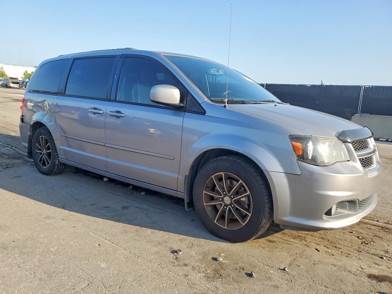 2017 Dodge Grand Caravan Gt - Image 4