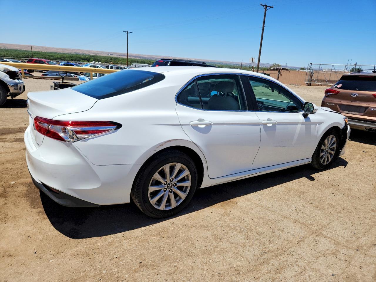 2018 Toyota Camry Le - Фото 3