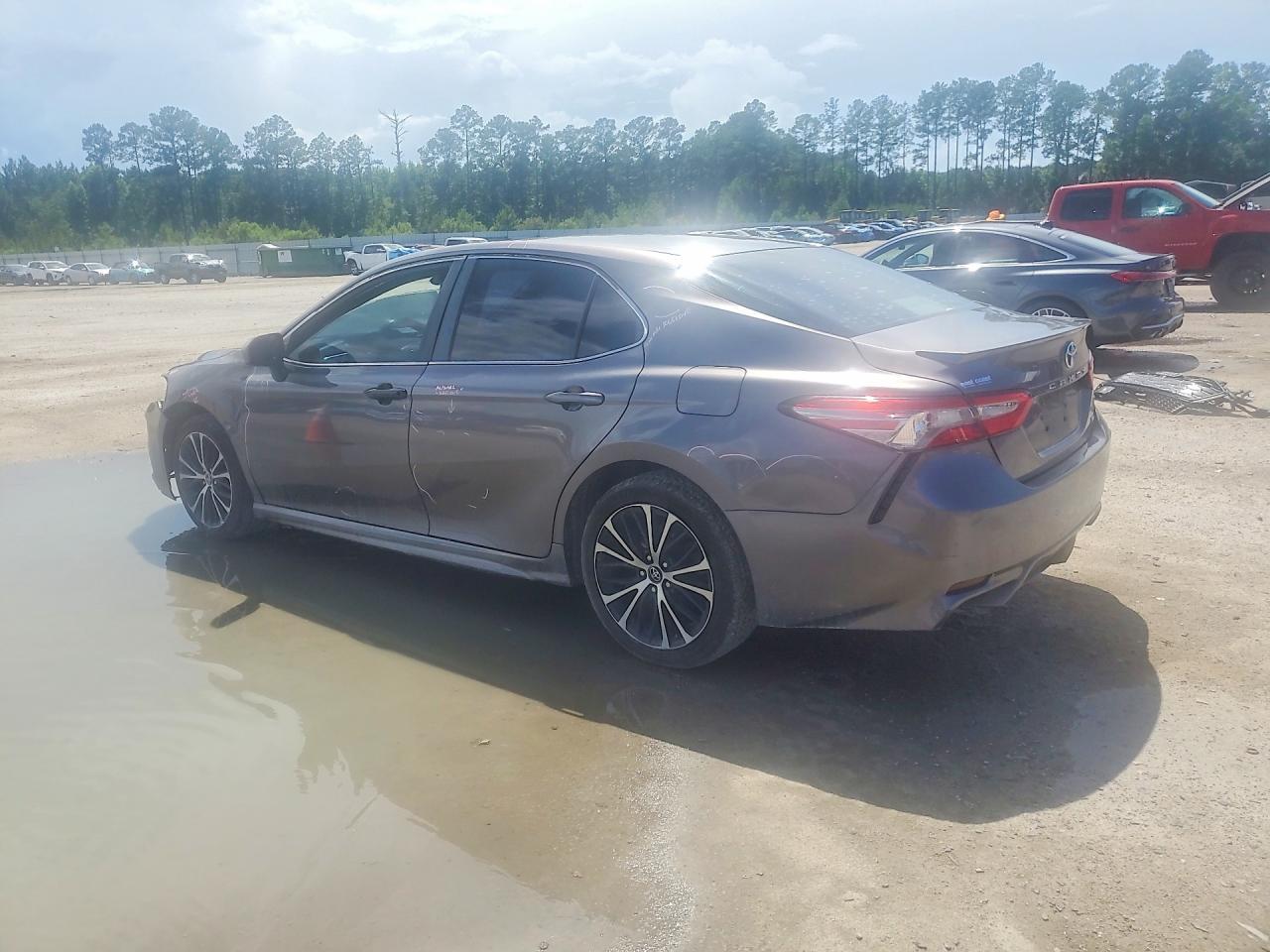 2018 Toyota Camry Se - Фото 2