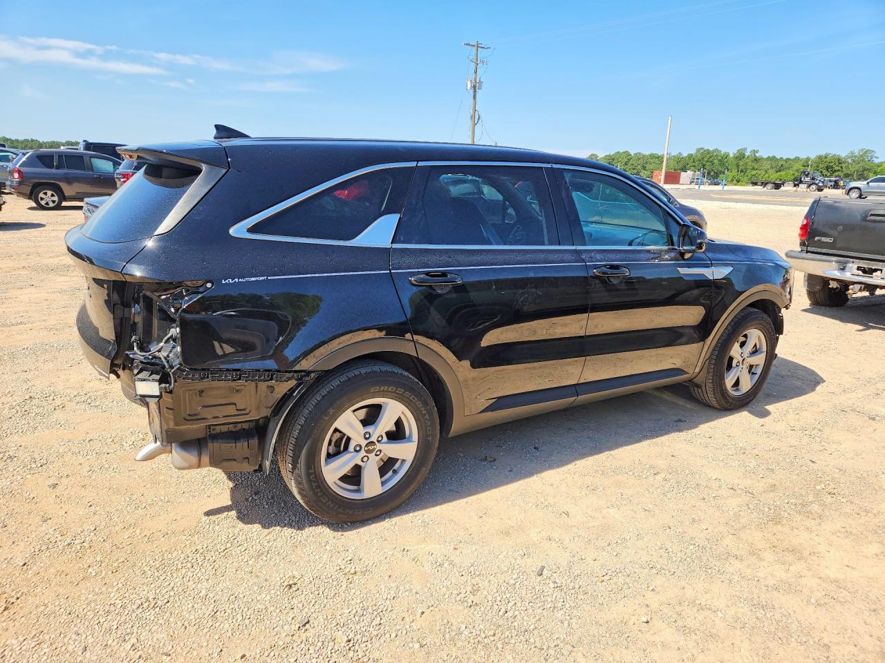 2025 Kia Sorento Lx - Image 3