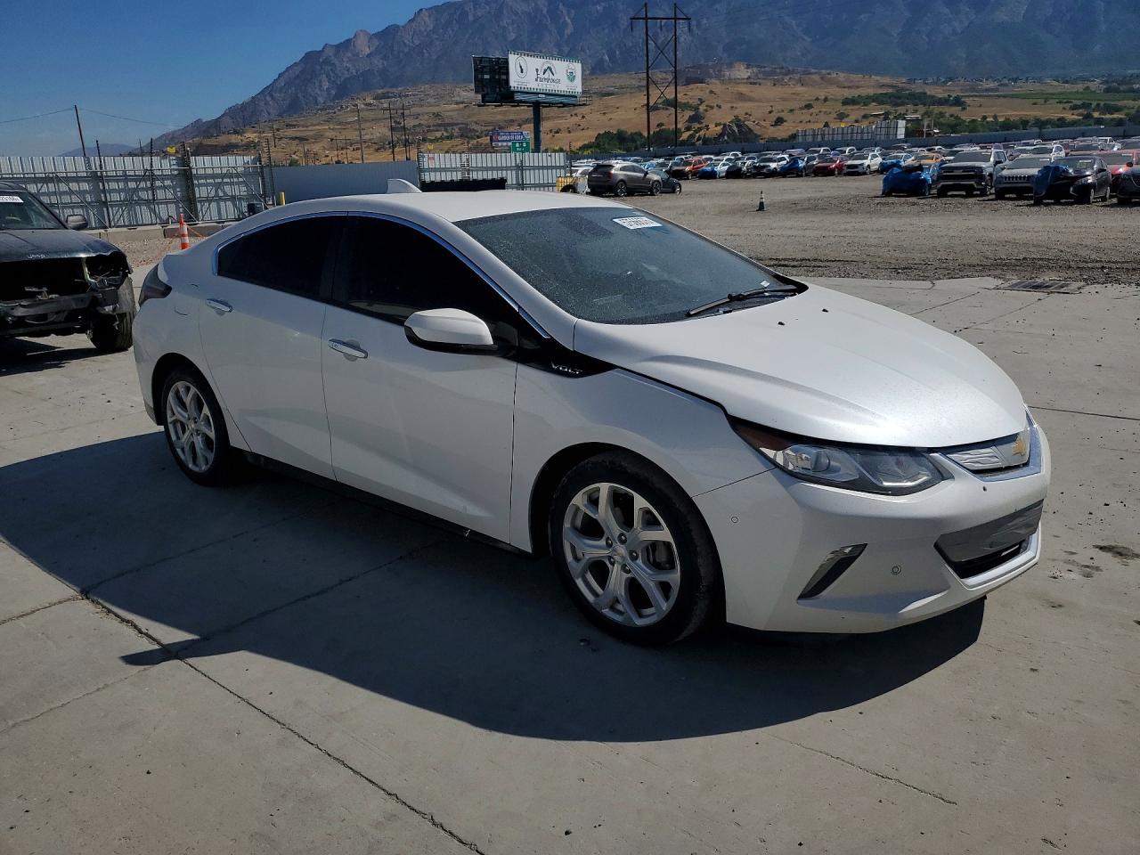 2019 Chevrolet Volt Premier - Image 4