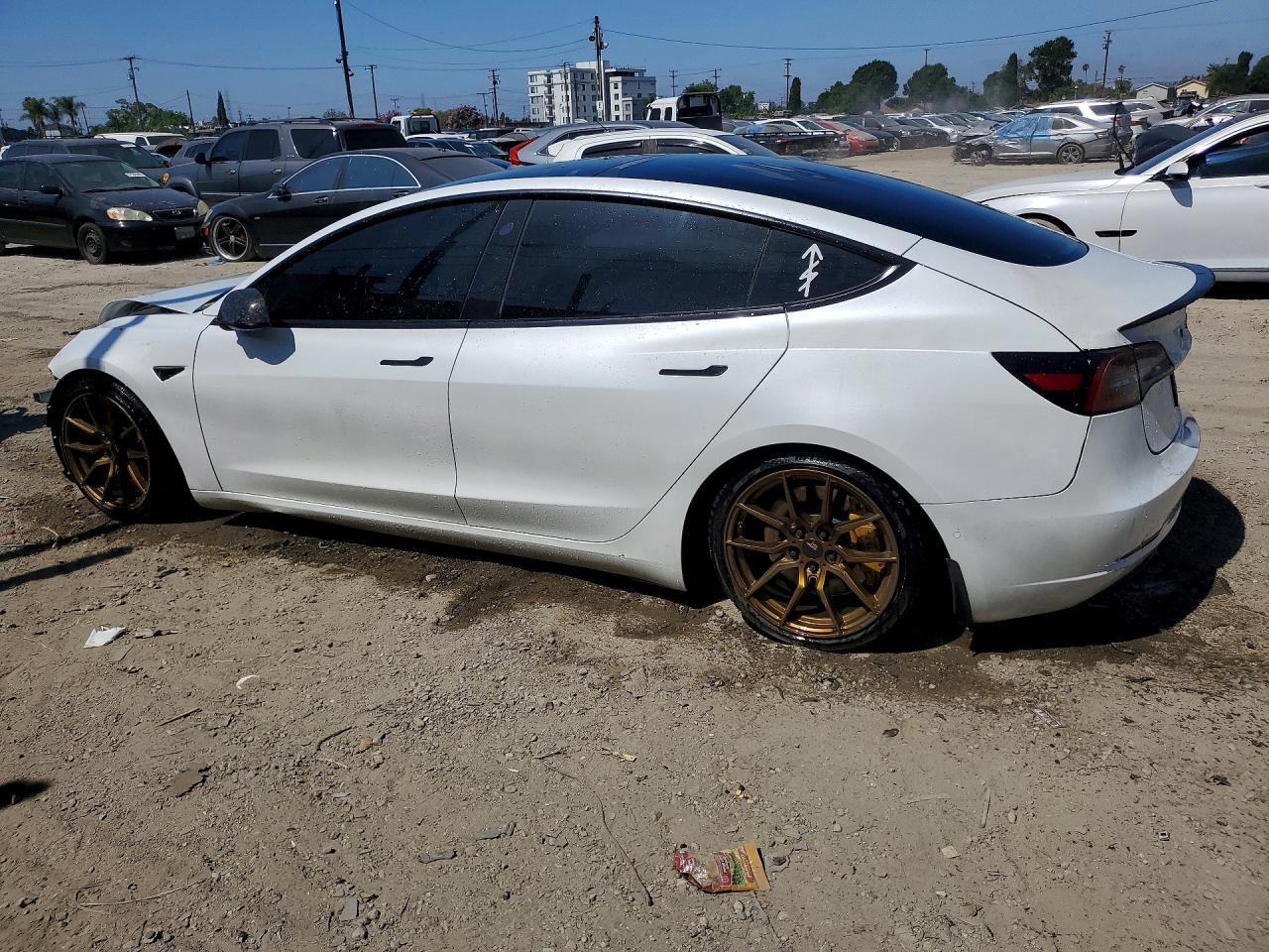 2022 Tesla Model 3 - Фото 2
