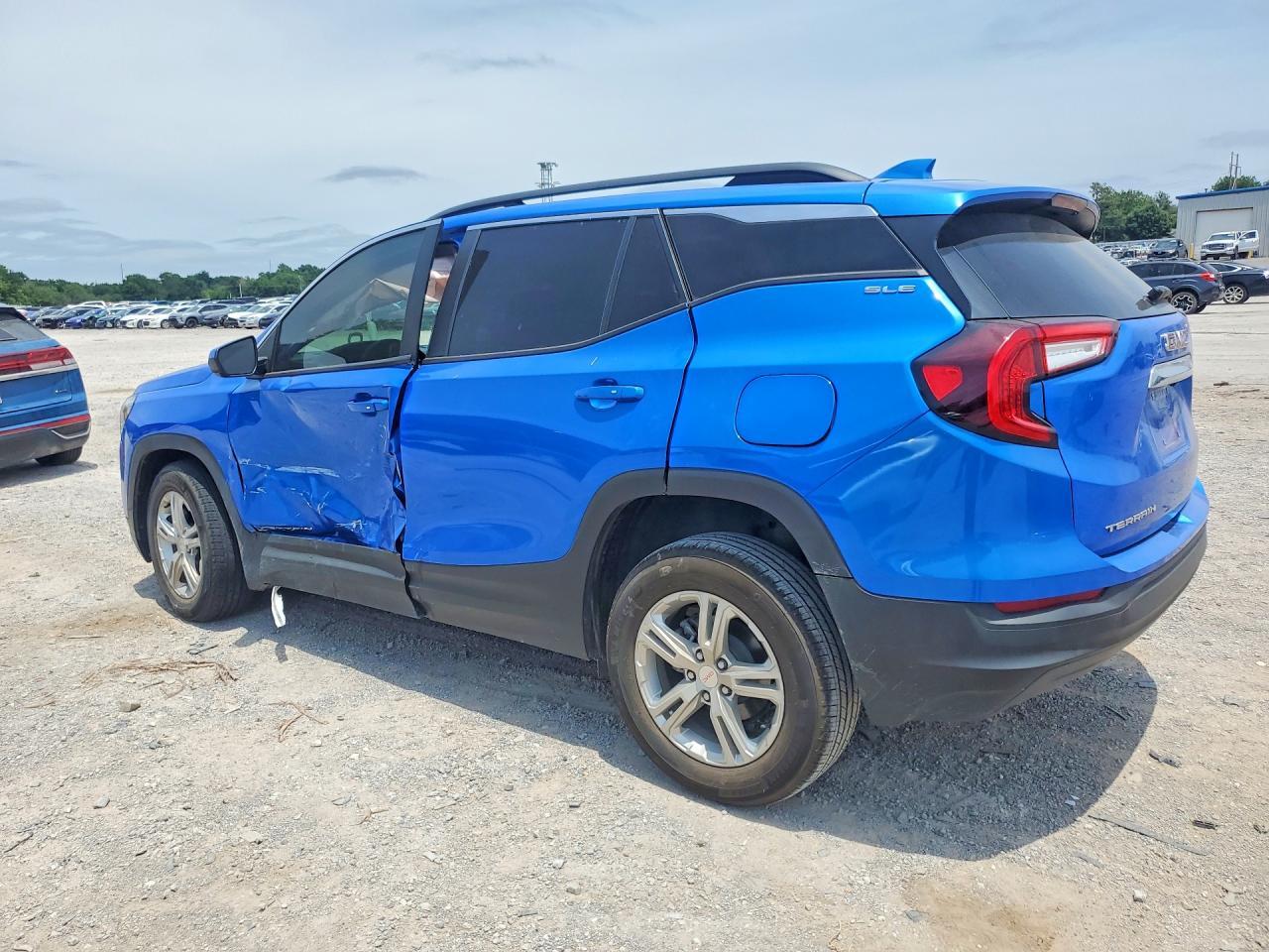 2024 GMC Terrain Sle - Image 2