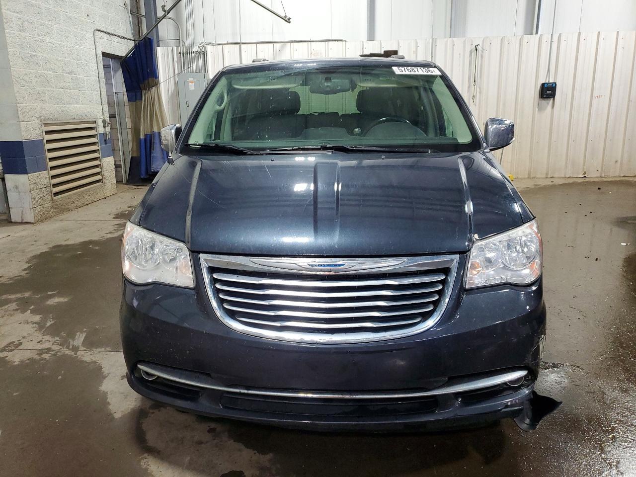 2014 Chrysler Town & Country Touring L - Фото 5