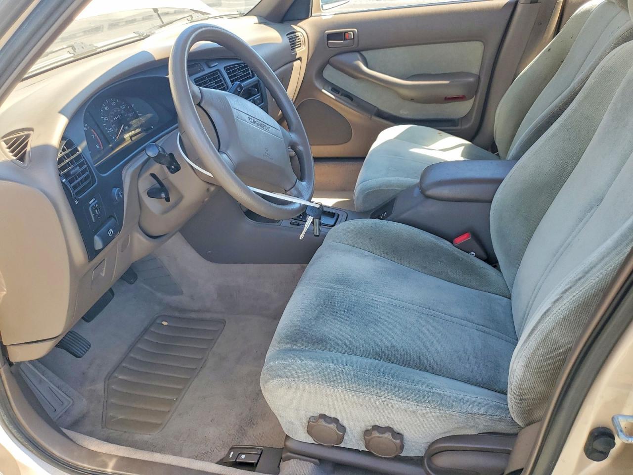 1993 Toyota Camry Le - Image 7
