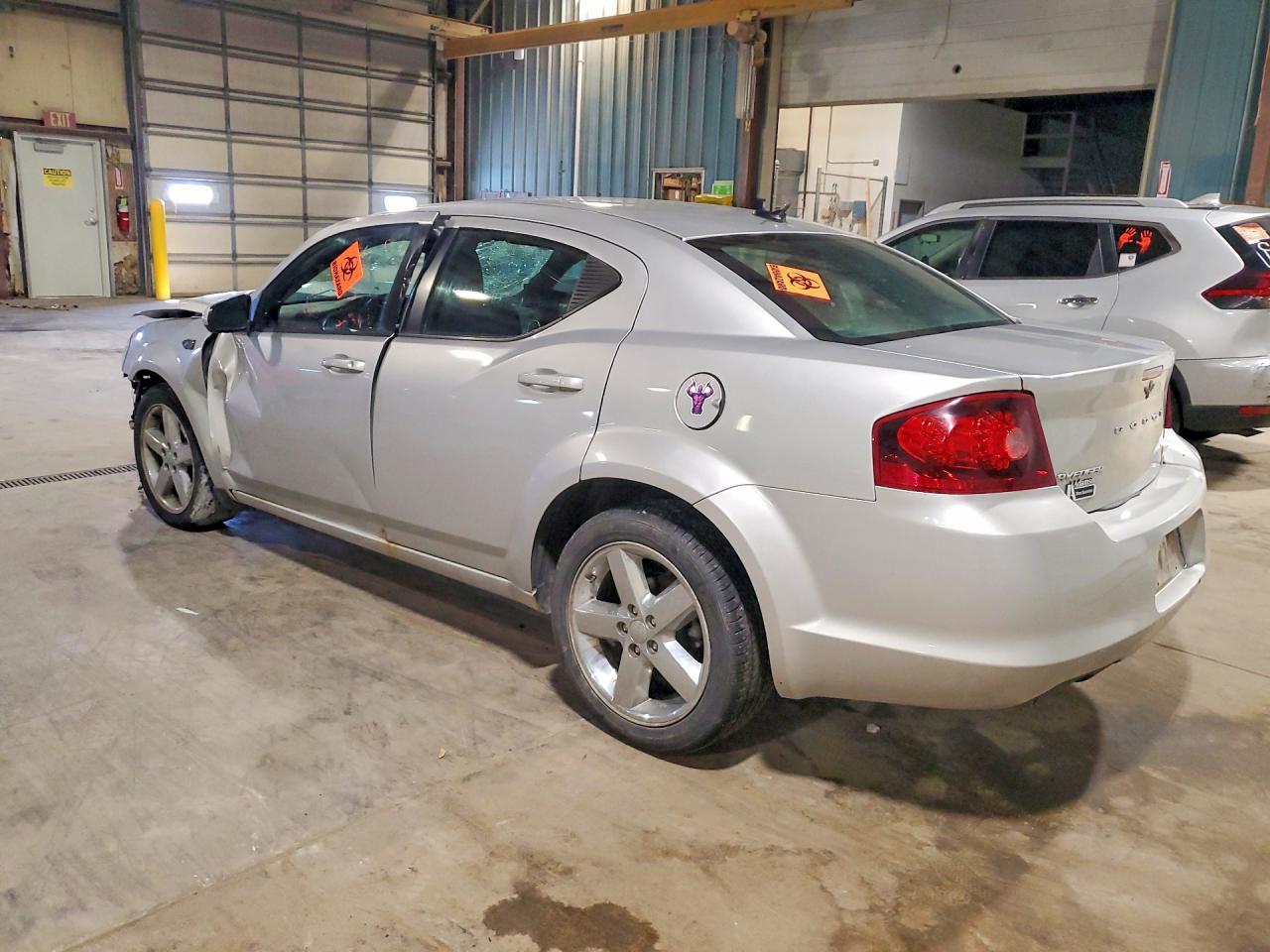 2011 Dodge Avenger Lux - Image 2