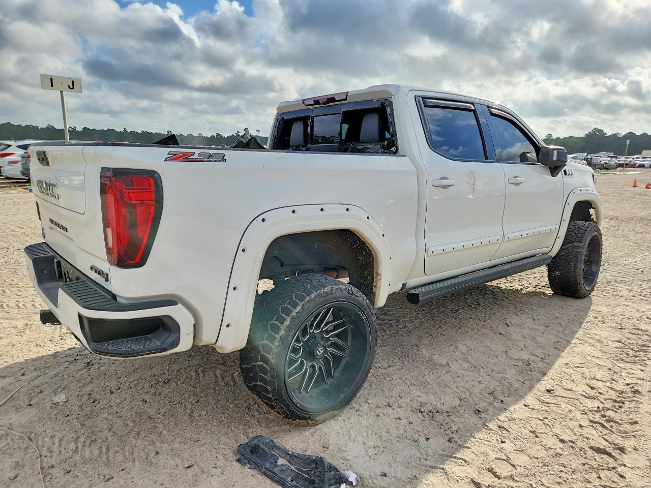 2023 GMC Sierra K1500 At4 - Фото 3