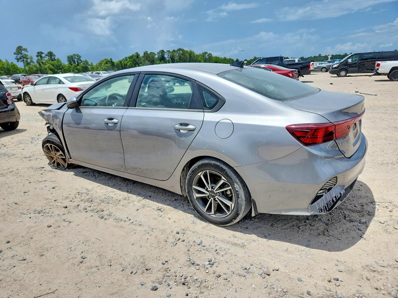 2023 Kia Forte Lxs - Image 2